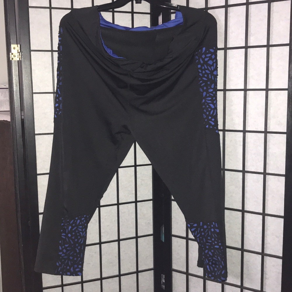 Blue/Black Spandex Workout Capri Leggings